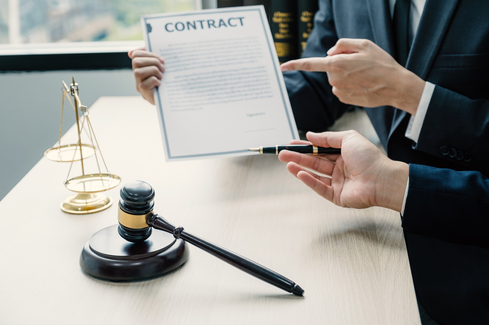the lawyer providing legal consult business dispute service at the office